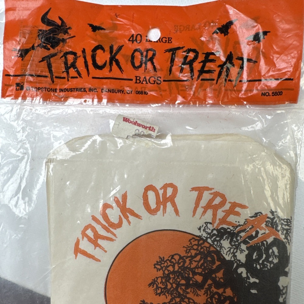 40 Vintage Halloween Paper Trick or Treat "Graveyard" Bags Topstone NOS Made USA - Picture 5 of 12